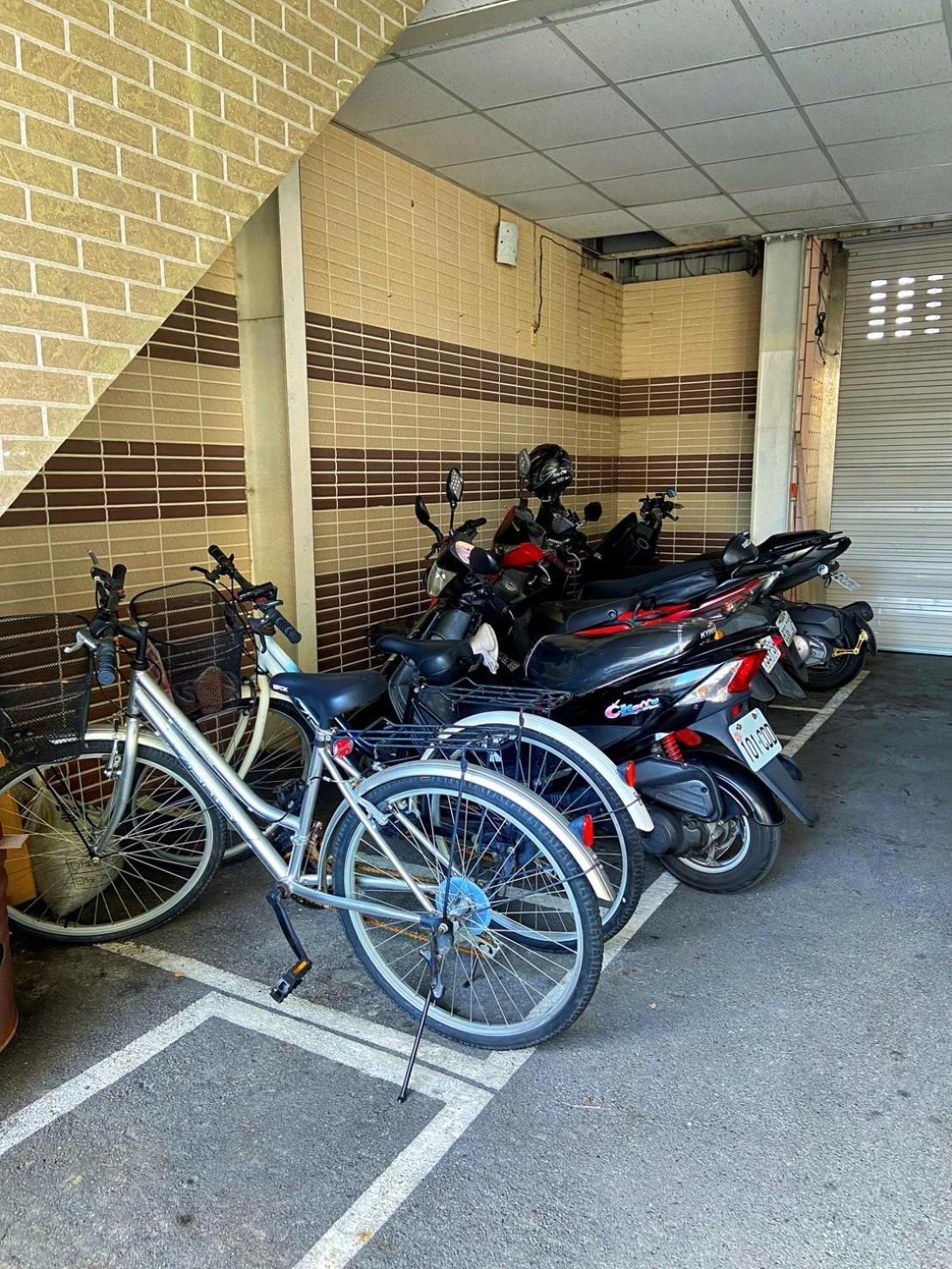 Hua Xiang Motel - Nanzih Kaohsiung Zewnętrze zdjęcie